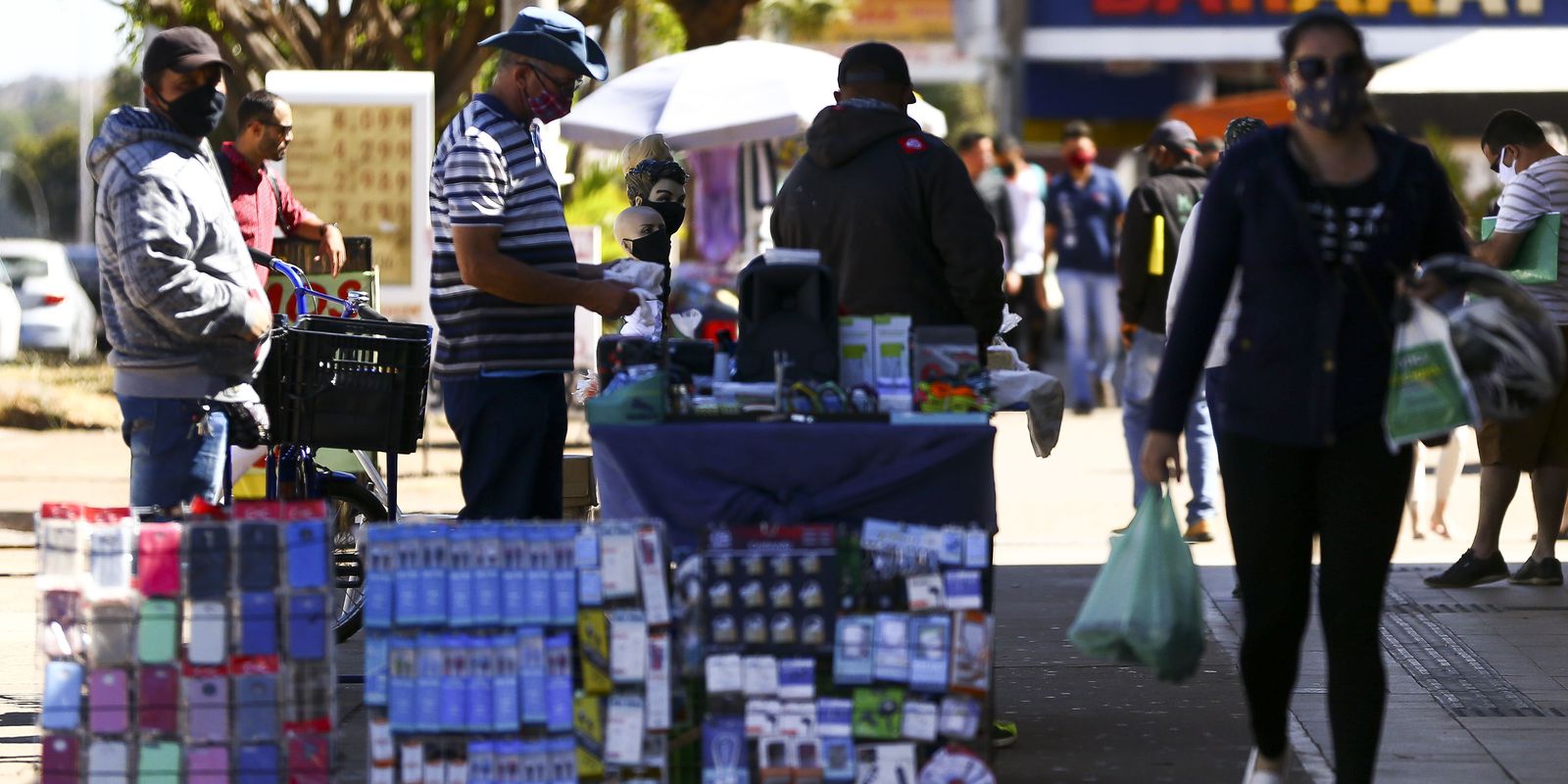 Privado: Inflação fica em 0,83% em maio, maior alta para o mês em 25 anos