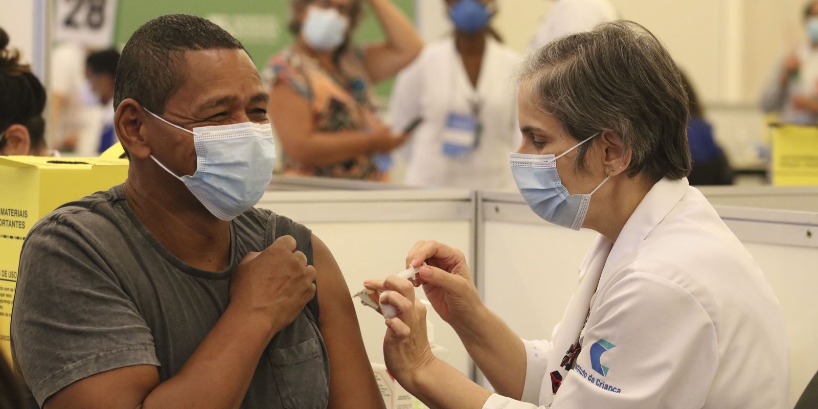 Privado: Brasil chega à marca de 100 milhões de doses de vacinas aplicadas