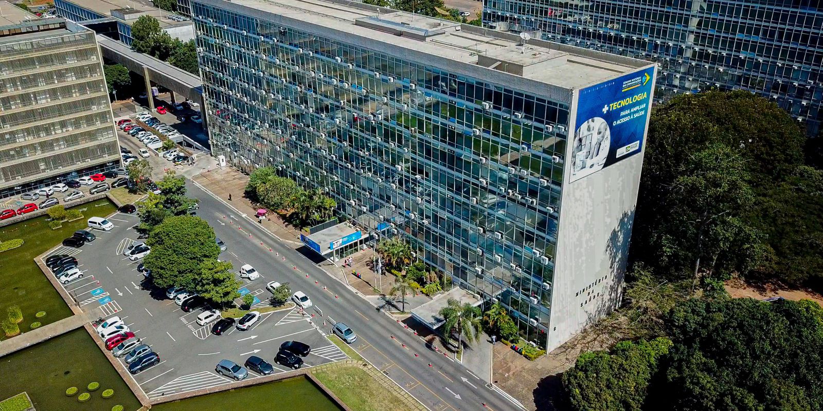 Privado: Brasil confirma 1.635 mortes e 54,5 mil novos casos da covid-19