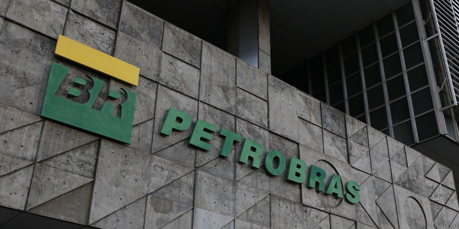 Privado: Petrobras encerra venda de sua participação na BR Distribuidora