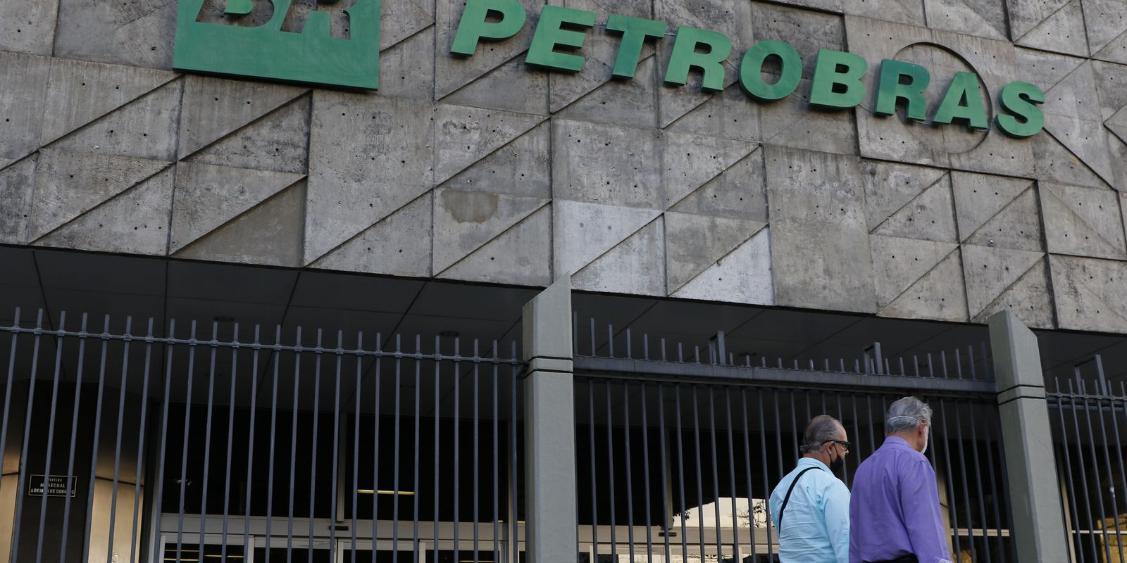 Privado: Petrobras anuncia reajuste de 7% no preço do gás natural