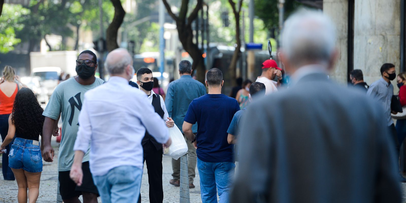 Privado: Covid-19: mortes sobem para 535,8 mil e casos, para 19,15 milhões