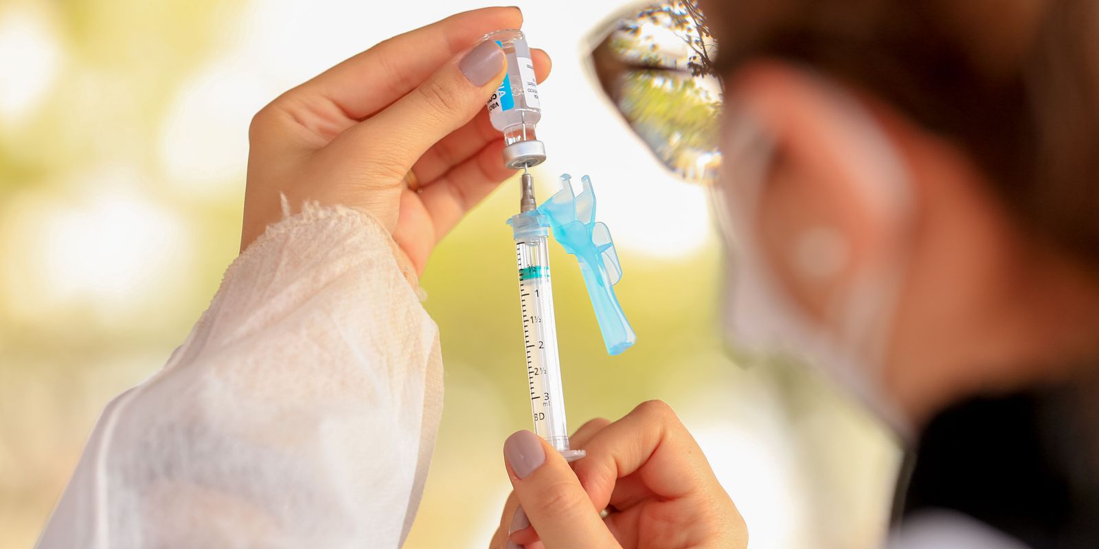 Privado: Covid-19: Fiocruz recebe insumo para 5 milhões de doses de vacina