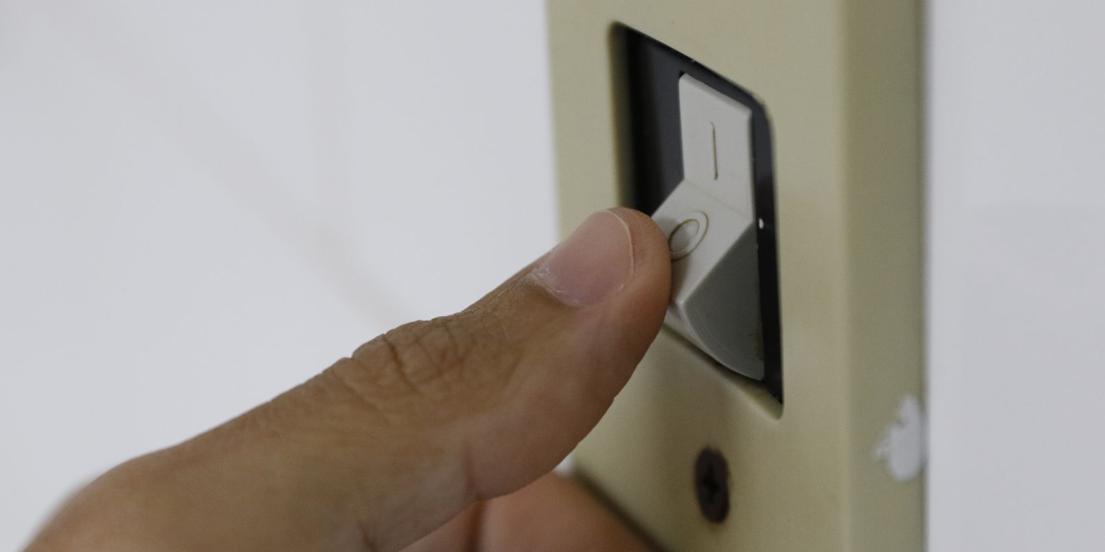 Privado: Com conta de luz mais cara, consumidores procuram formas de economizar