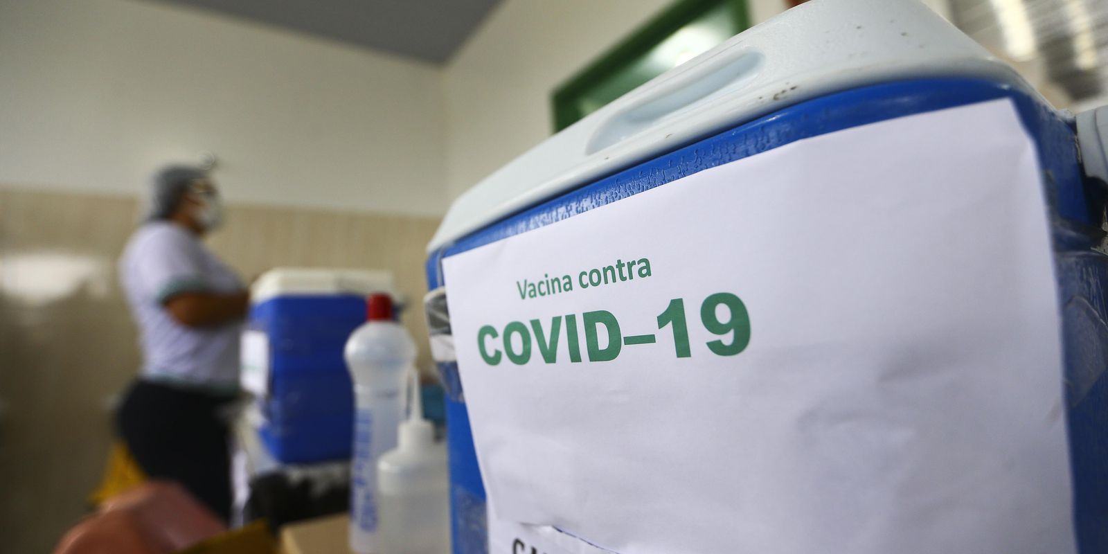 Privado: Brasil registra menor média móvel de mortes desde o início da pandemia