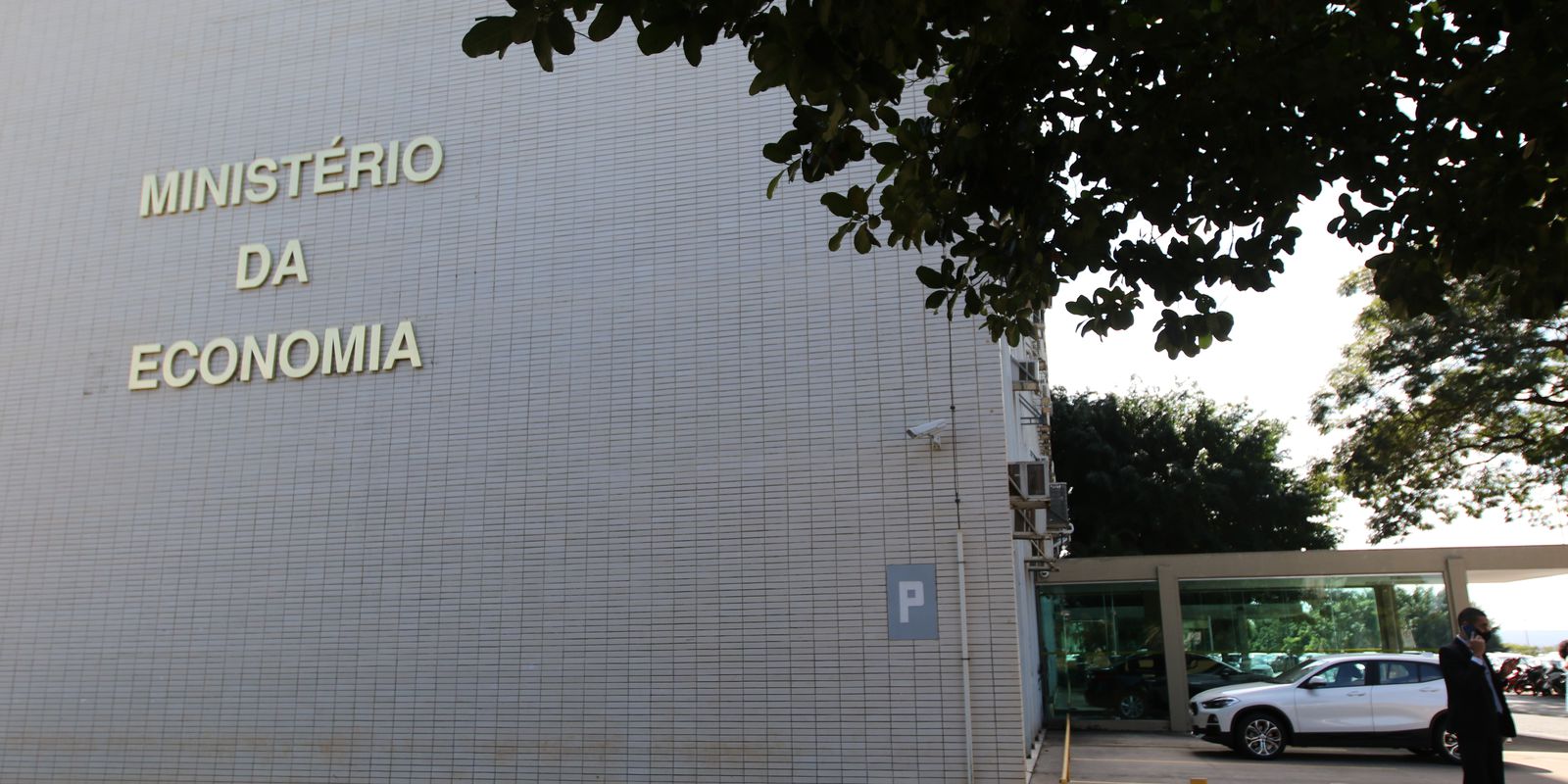 Privado: Governo reduz para R$ 95,8 bilhões previsão de déficit para 2021