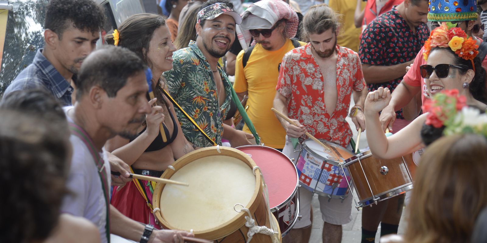 Privado: Com novos casos de covid-19, Rio cancela blocos de rua no carnaval