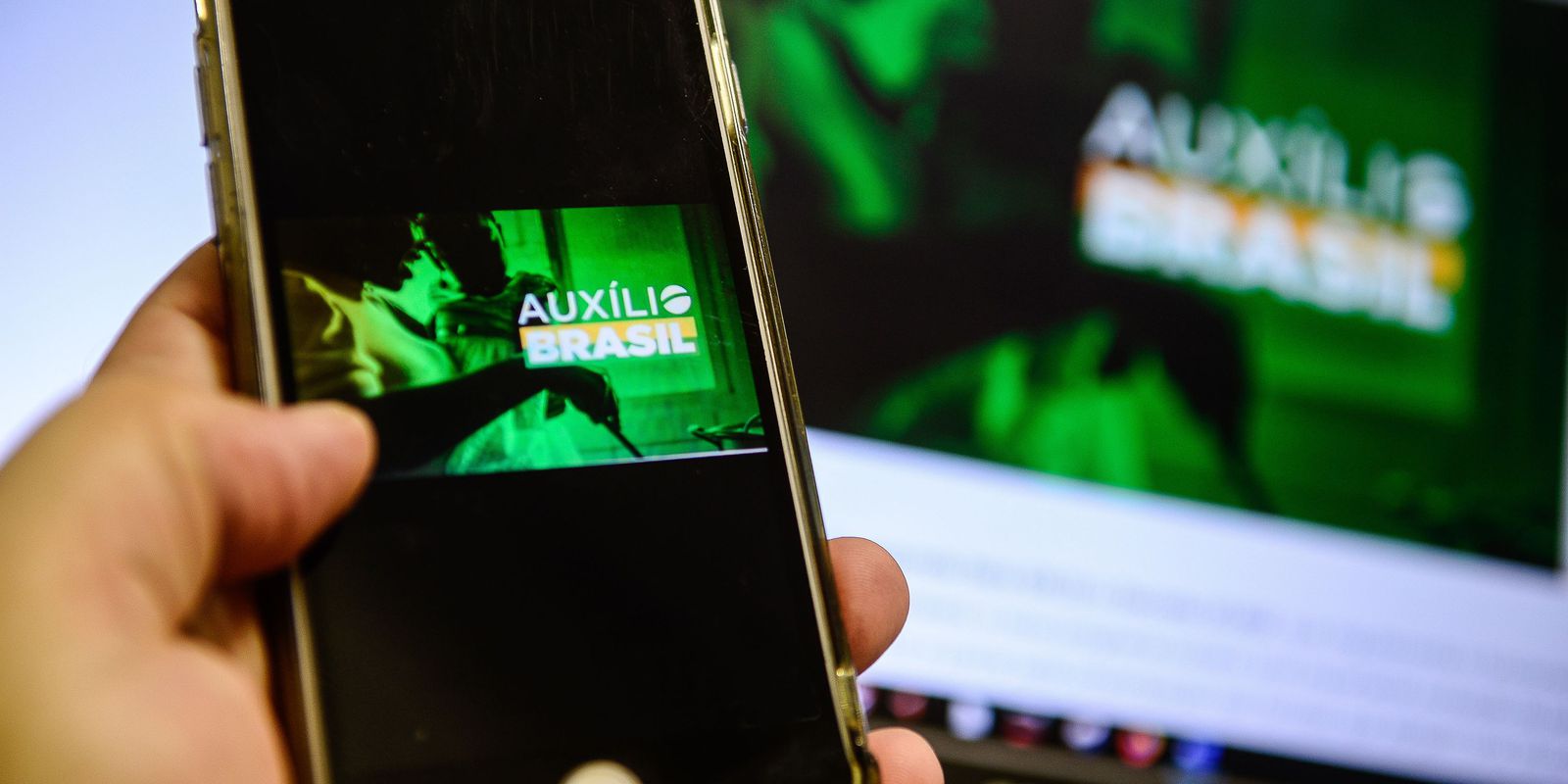 Privado: Caixa começa a pagar parcela de fevereiro do Auxílio Brasil