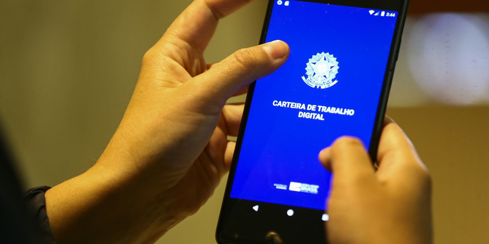 Privado: Rendimento do trabalhador cai 9,7% em um ano, diz IBGE