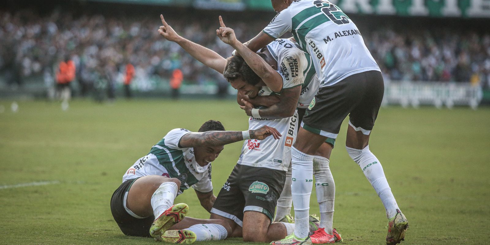 Privado: Flu sai na frente, mas Coritiba vira no Couto Pereira e crava 3 a 2