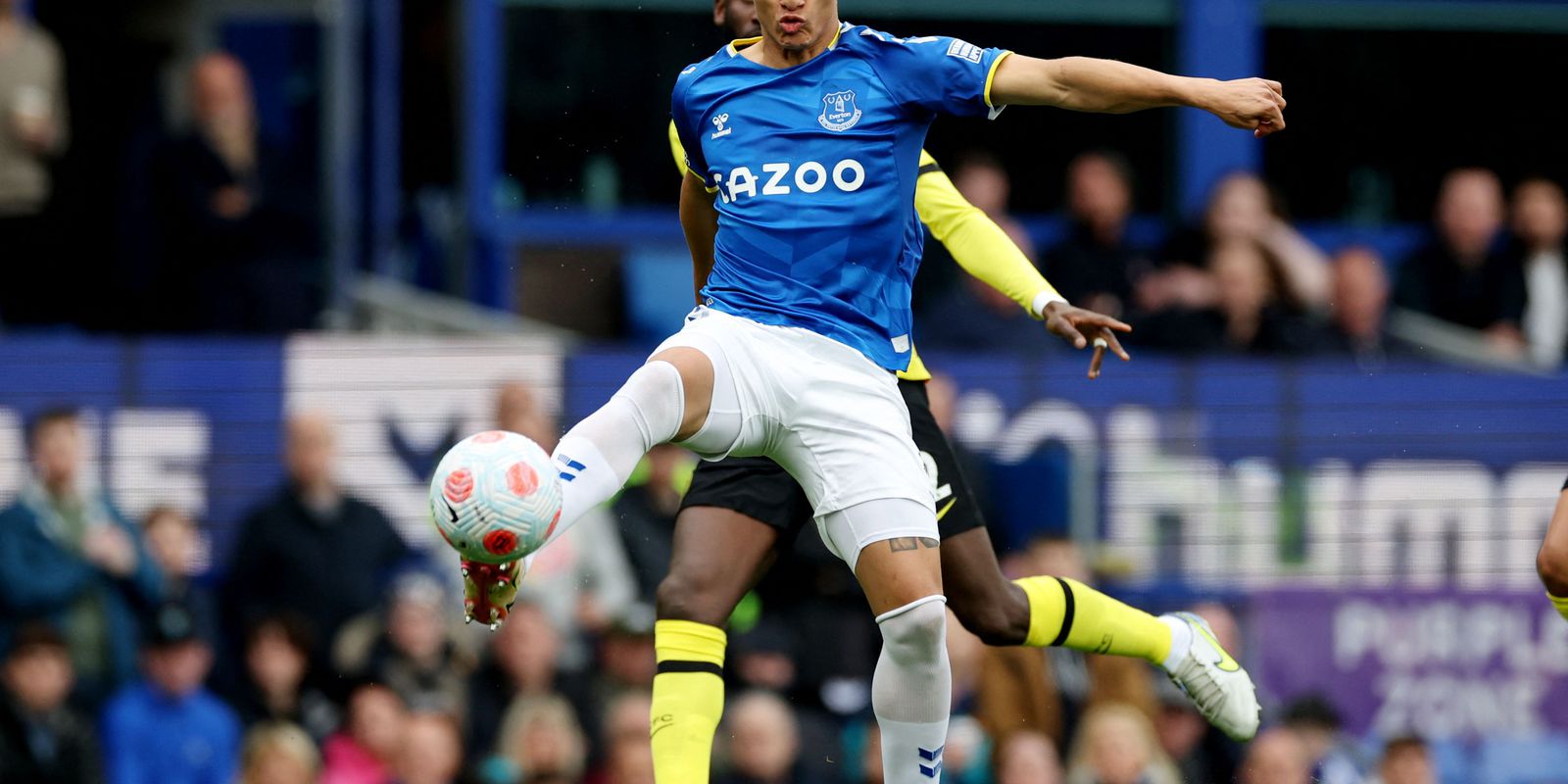 Privado: Richarlison marca gol da vitória do Everton sobre Chelsea no Inglês