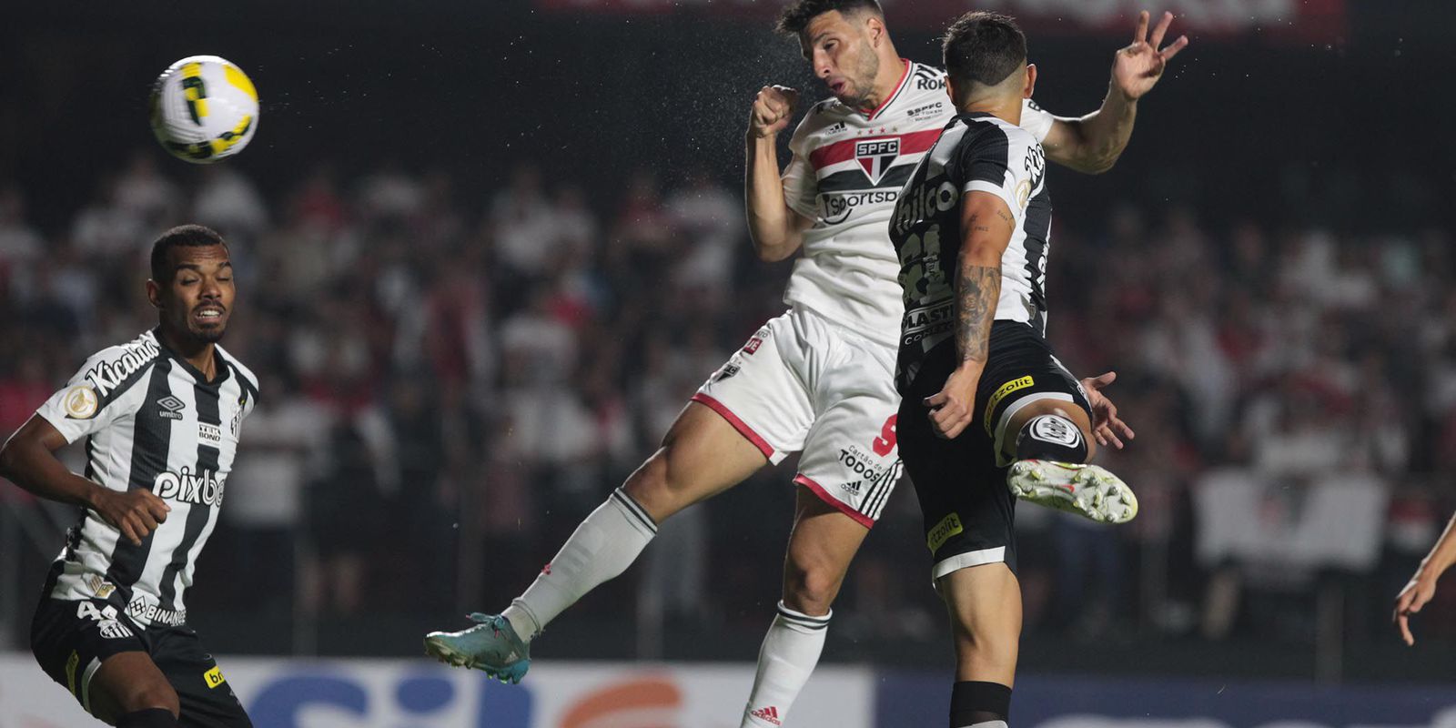 Privado: São Paulo derrota Santos em clássico com gol de pênalti no fim