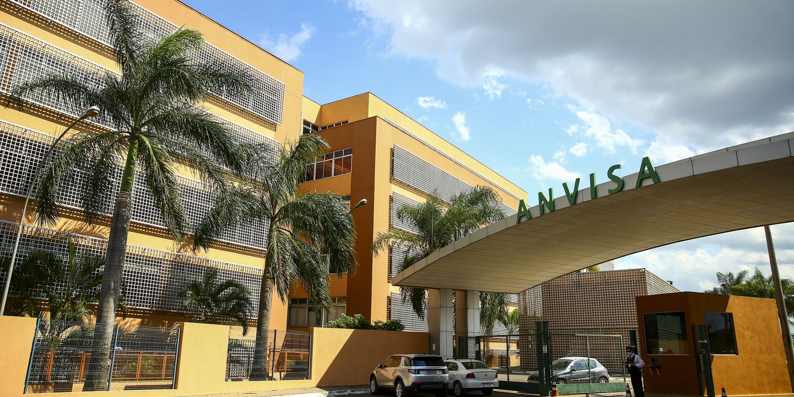 Privado: Anvisa determina apreensão de lote falsificado de remédio para atrite