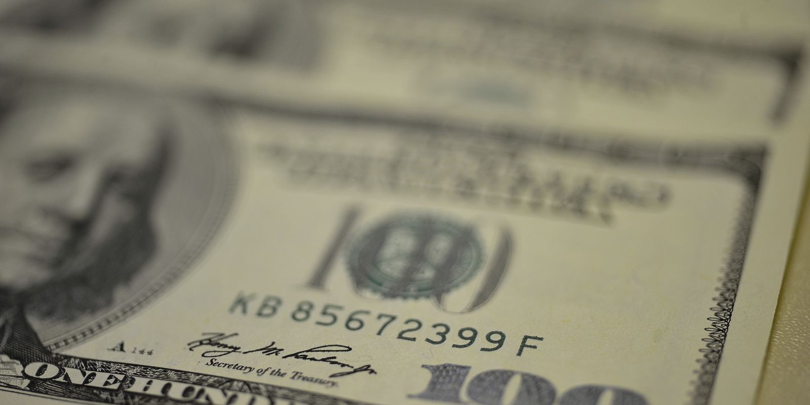 Privado: Dólar cai e mercados reagem à alta na inflação dos Estados Unidos