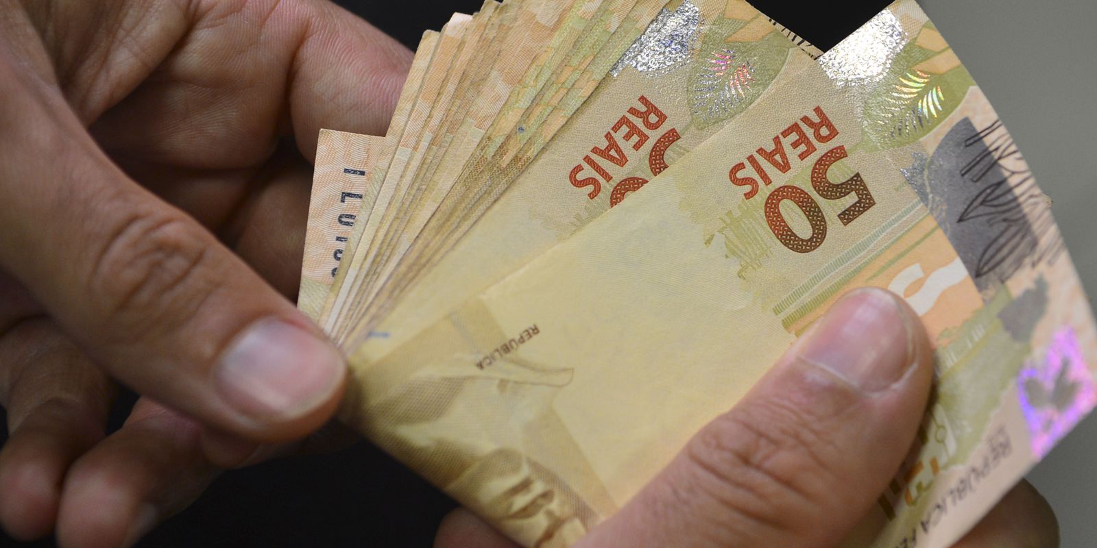 Privado: Segurados com NIS finais 4 e 9 recebem primeira parcela do 13º 