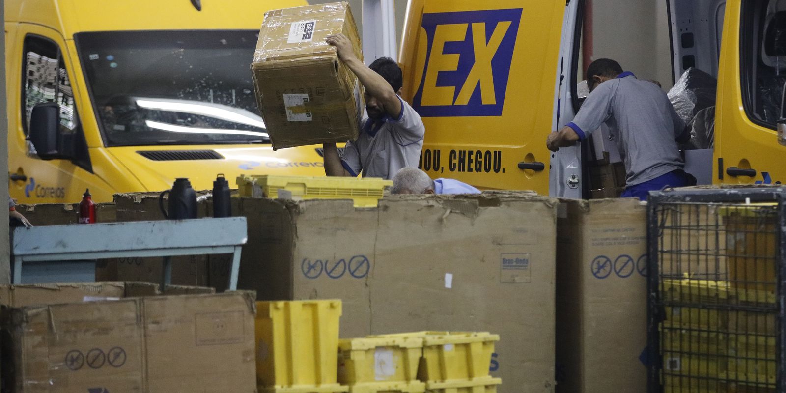 Privado: Correios têm arrecadação recorde com venda de veículos em desuso
