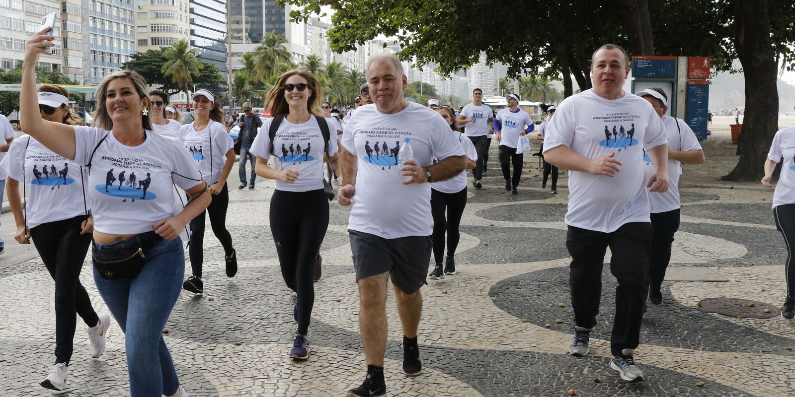 Privado: No Rio, caminhada no Leme dá largada a projeto de incentivo à saúde