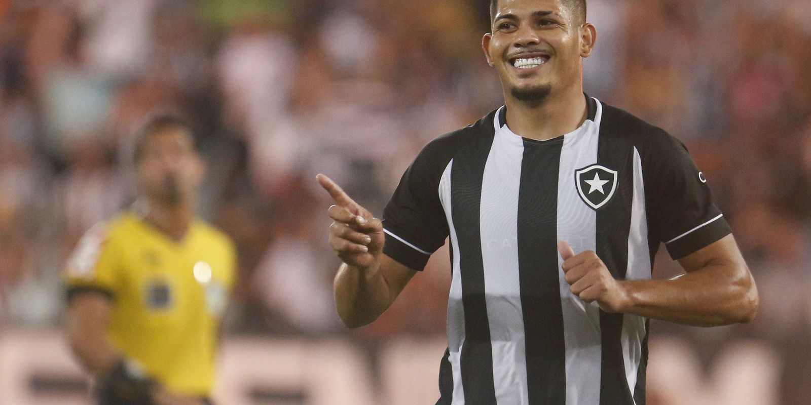 Privado: Botafogo vence lanterna Fortaleza no fim e entra no G6 do Brasileiro