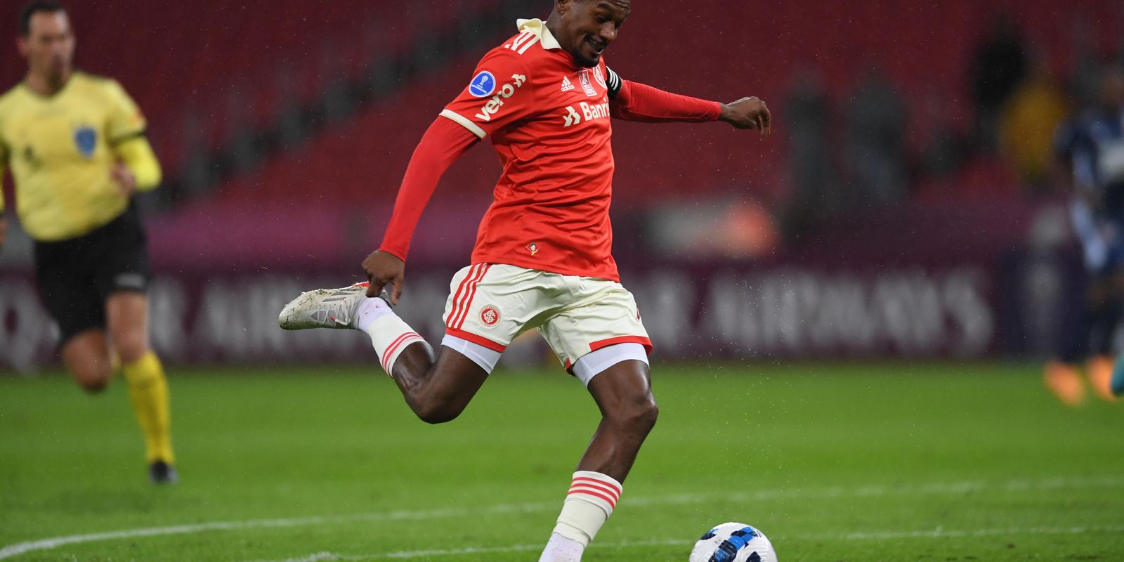 Privado: Com dois gols de Edenílson, Internacional vence na Sul-Americana