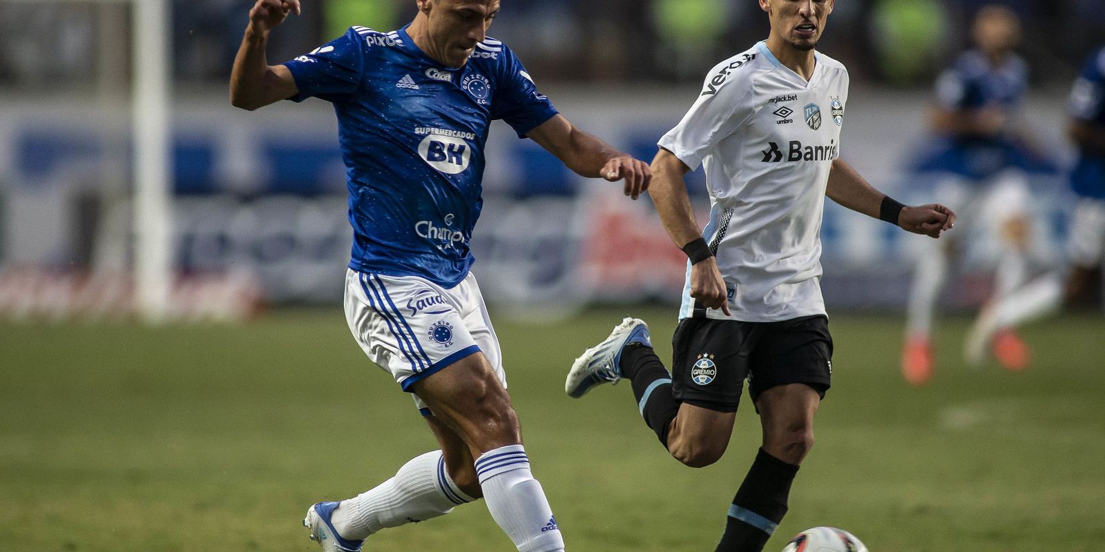 Privado: Procuradoria do STJD denuncia Cruzeiro e Grêmio por cantos homofóbicos