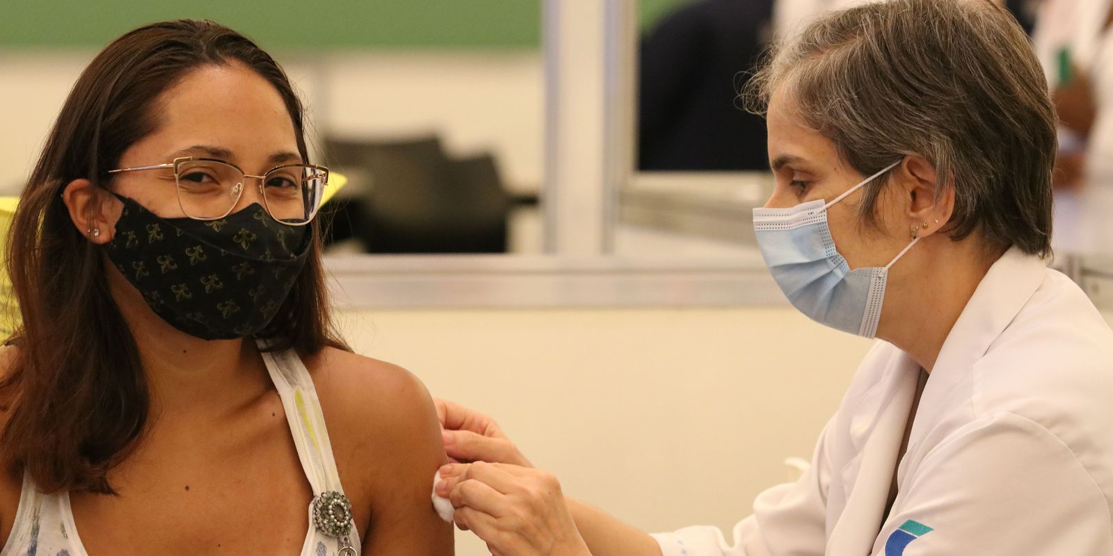 Privado: Campanhas podem aumentar adesão de jovens adultos à dose de reforço