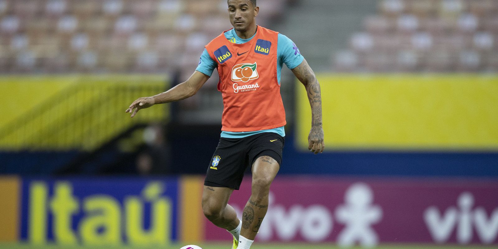 Privado: Lateral Danilo é cortado da seleção brasileira