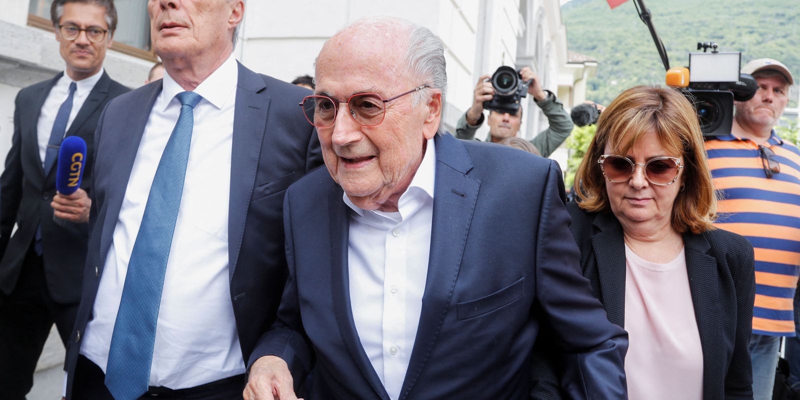 Privado: Blatter alega estar doente demais para depor em julgamento na Suíça