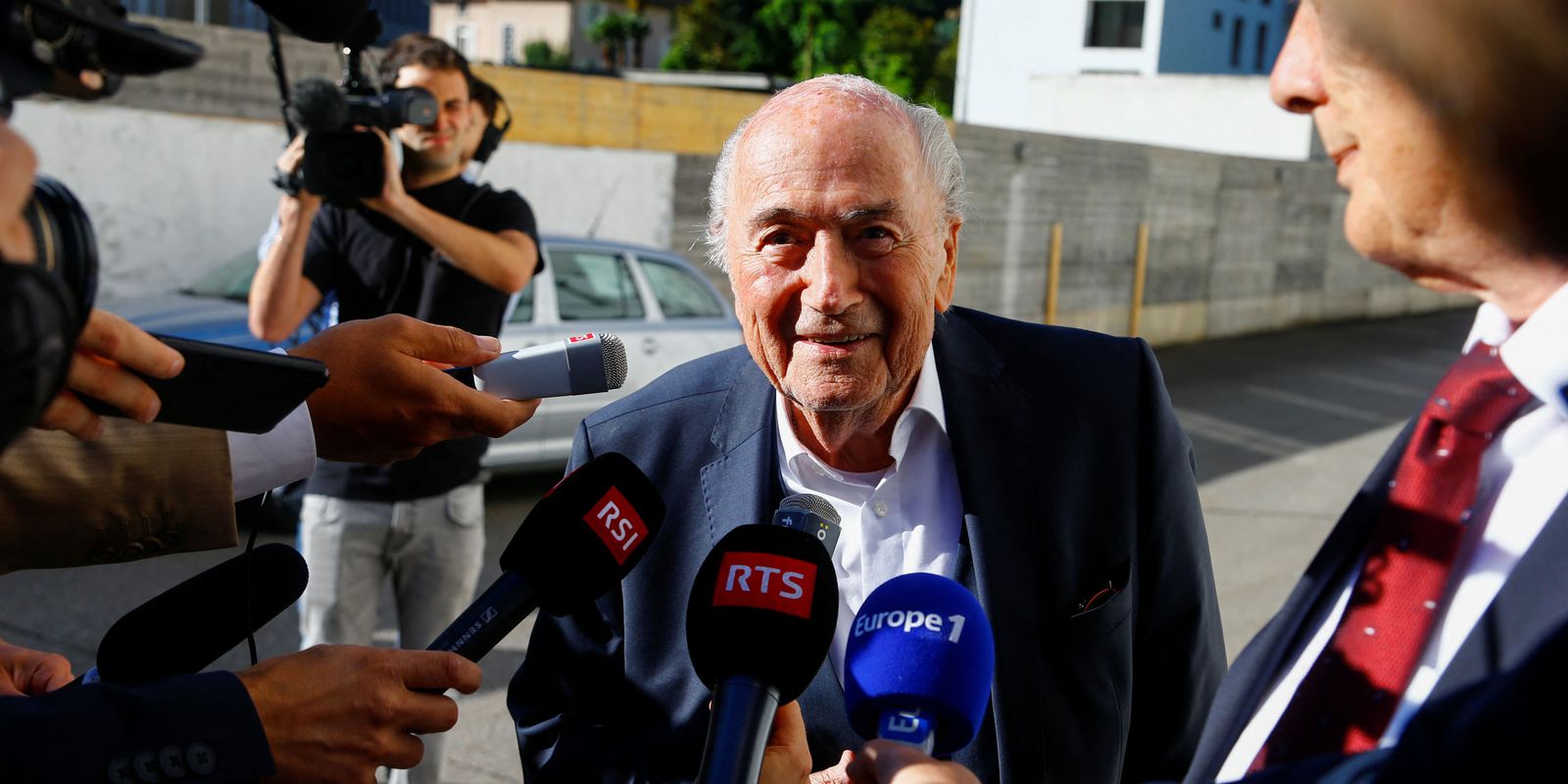 Privado: Blatter diz que pagamento de Platini foi “acordo de cavalheiros”