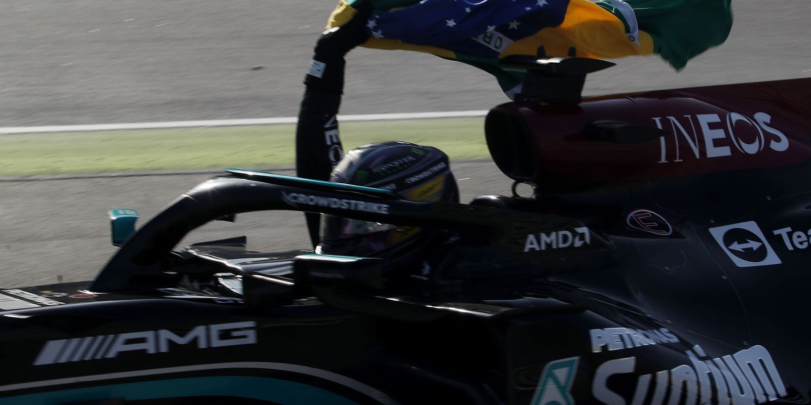 Privado: Piloto Lewis Hamilton recebe título honorário de cidadão brasileiro