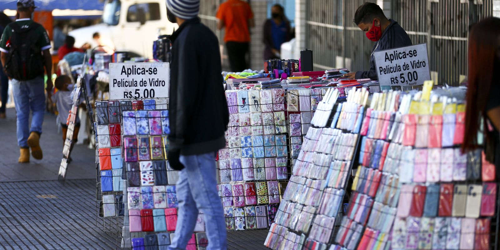 Privado: Rendimento dos brasileiros é o menor desde 2012, aponta IBGE