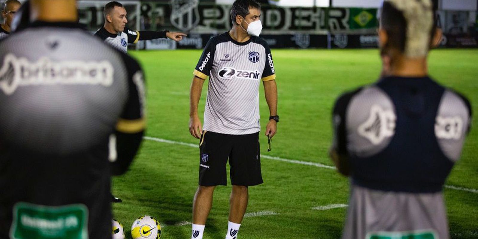 Privado: Marquinhos Santos é apresentado pelo Ceará