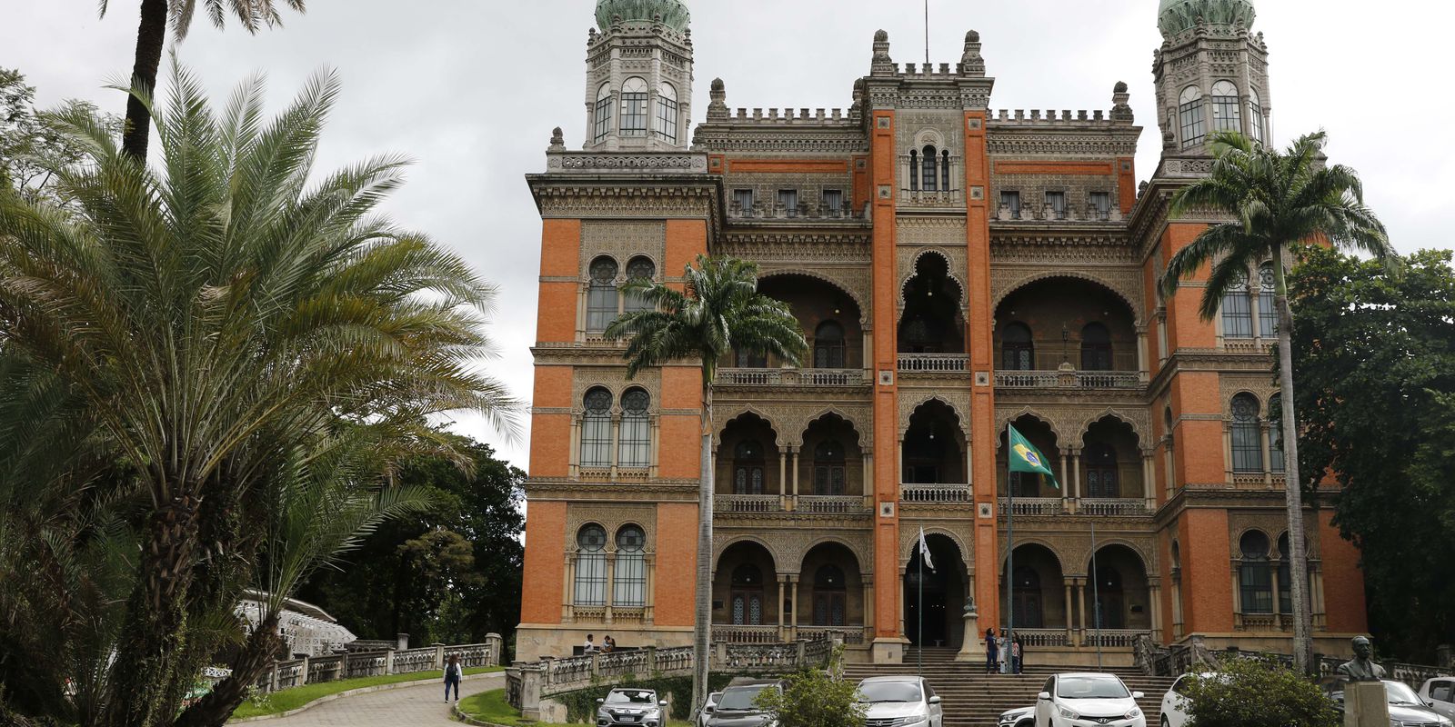 Privado: Fiocruz busca voluntários para teste de remédio contra covid-19 no Rio