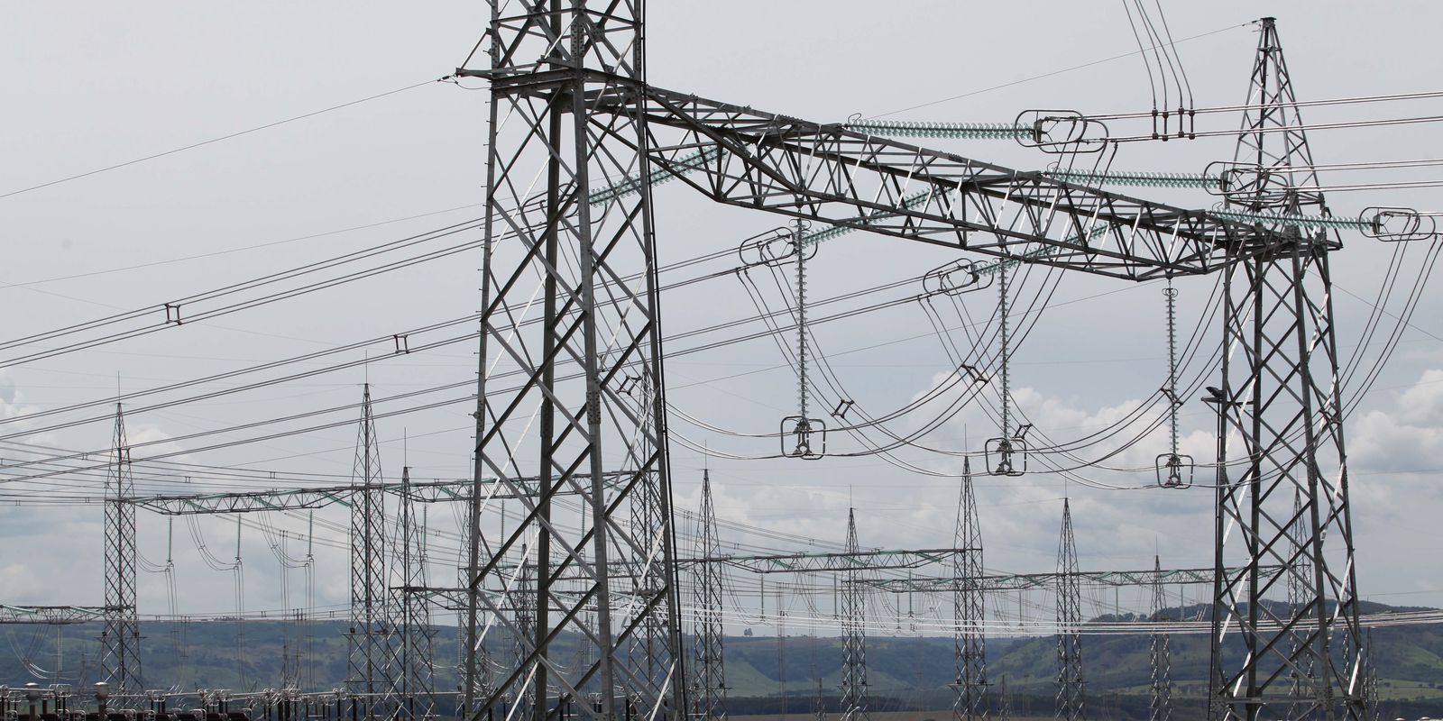 Privado: Aneel leiloa 13 lotes de transmissão de energia