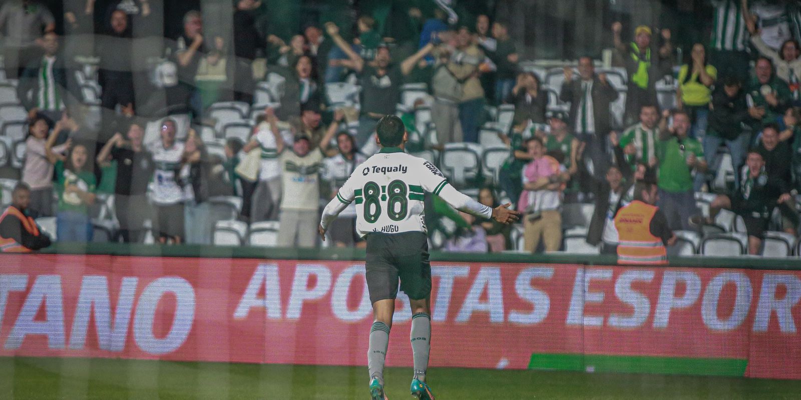 Privado: Coritiba derrota Fortaleza com gol nos acréscimos