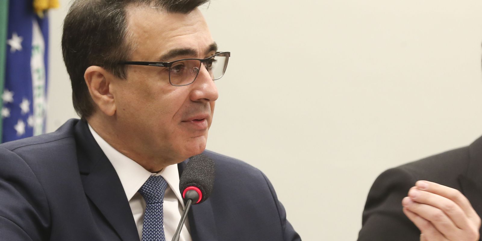 Privado: Chanceler brasileiro negocia compra de diesel com Rússia