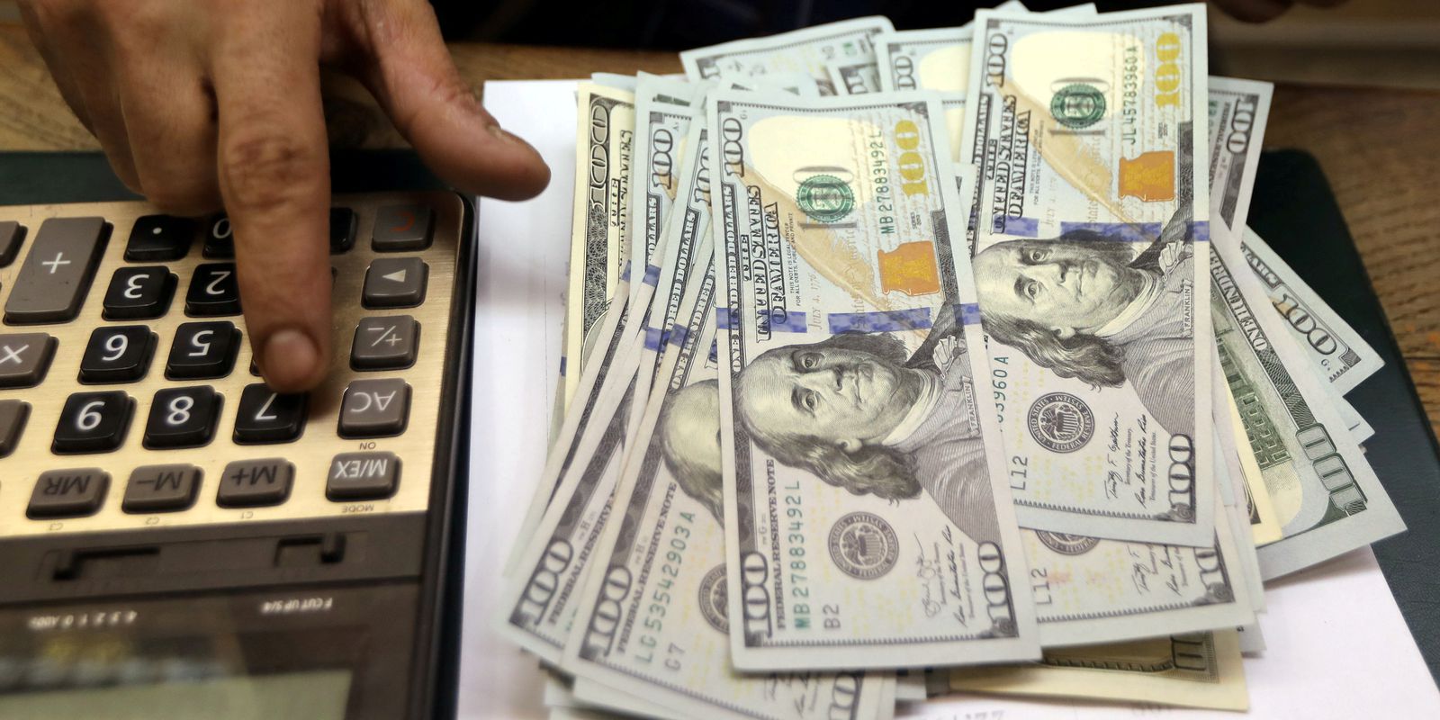 Privado: Dólar sobe para R$ 5,46 e fecha no maior valor em seis meses
