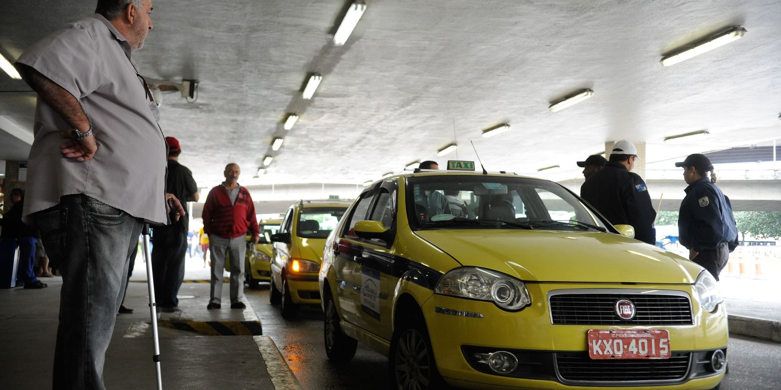 Privado: Auxílio para taxistas e caminhoneiros começa a ser pago em agosto