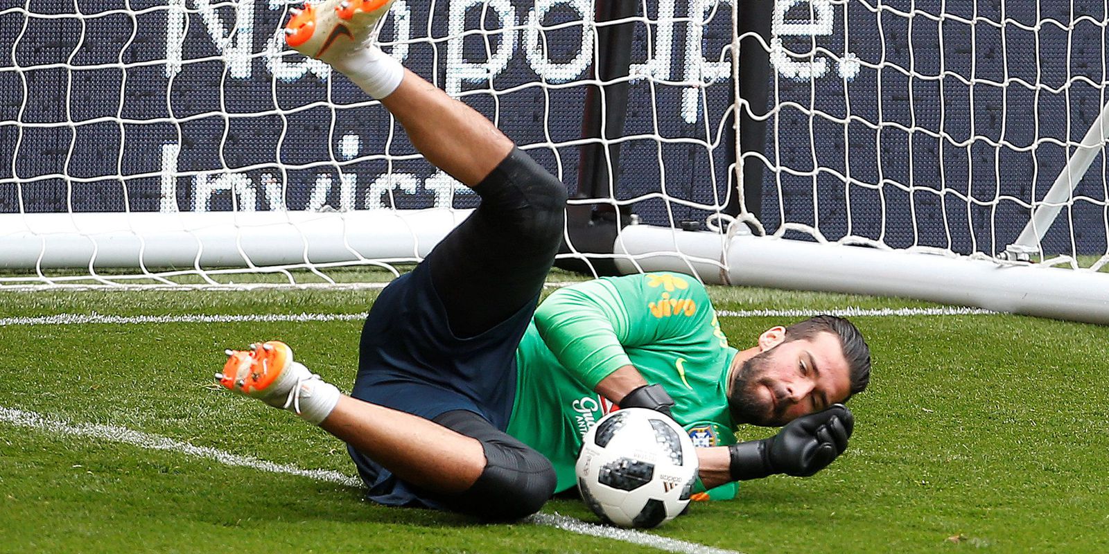 Privado: Alisson volta aos treinos, mas ficará fora de amistoso contra Salzburg