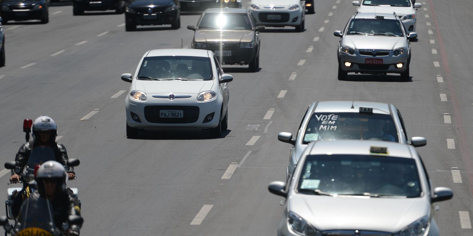 Privado: MP libera R$ 10,9 bi para auxílios a caminhoneiros e taxistas