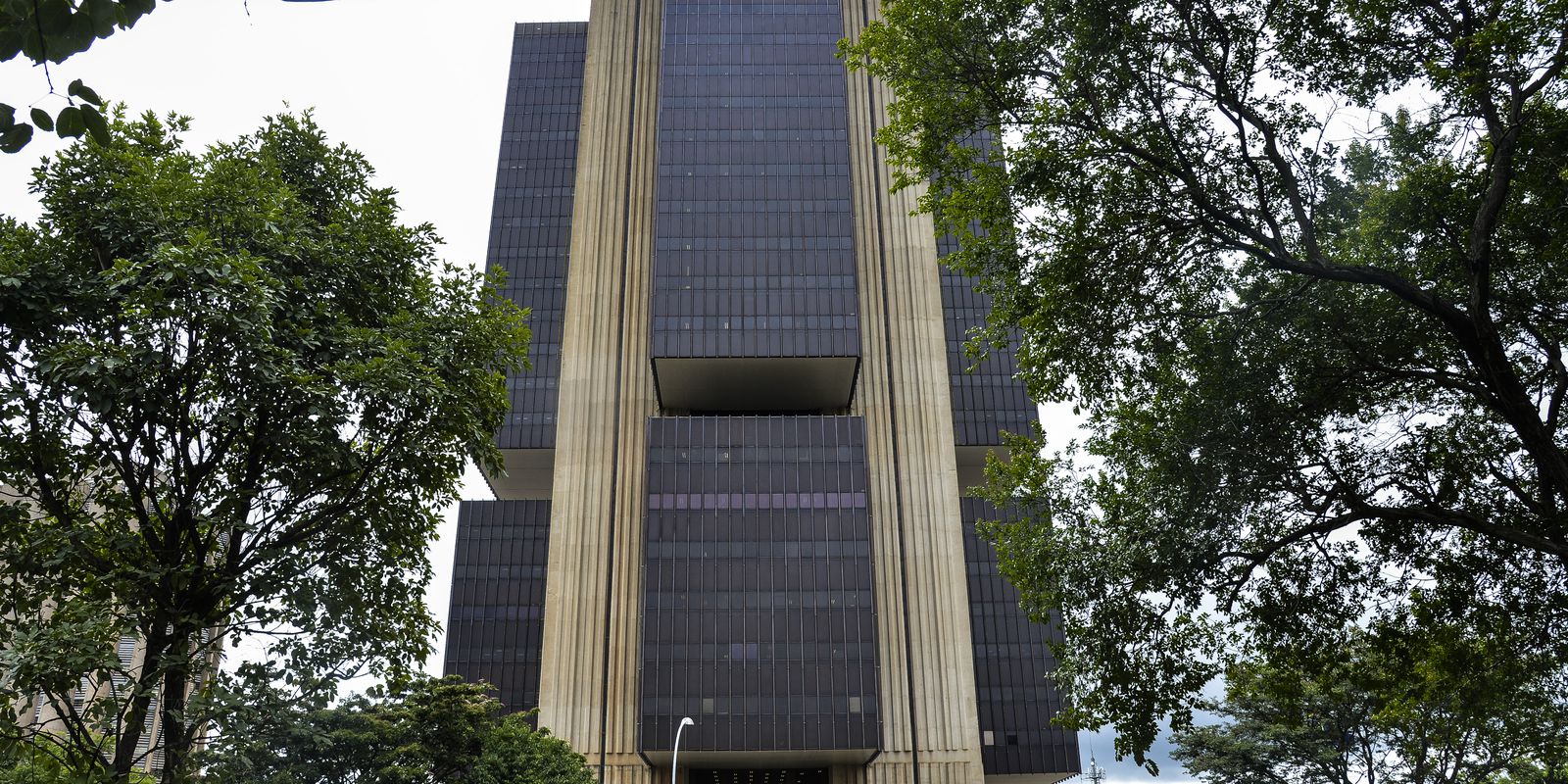 Privado: Contas públicas fecham maio com déficit de R$ 33 bilhões, informa BC
