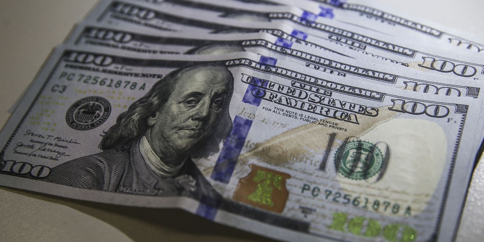 Privado: Dólar fecha estável e bolsa cai 0,91% em dia de volatilidade