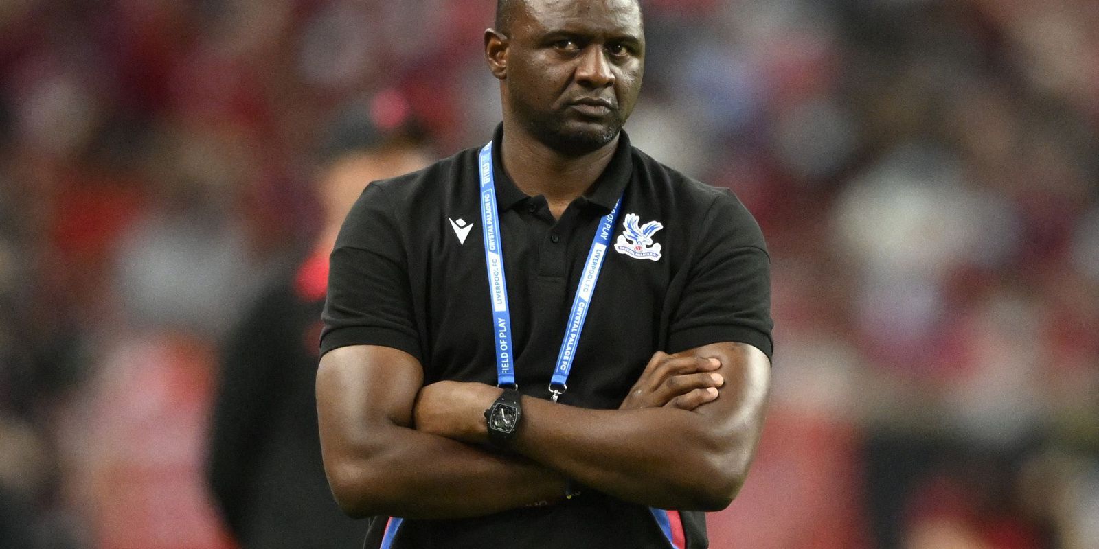 Privado: Times não podem parar de se ajoelhar contra o racismo, diz treinador