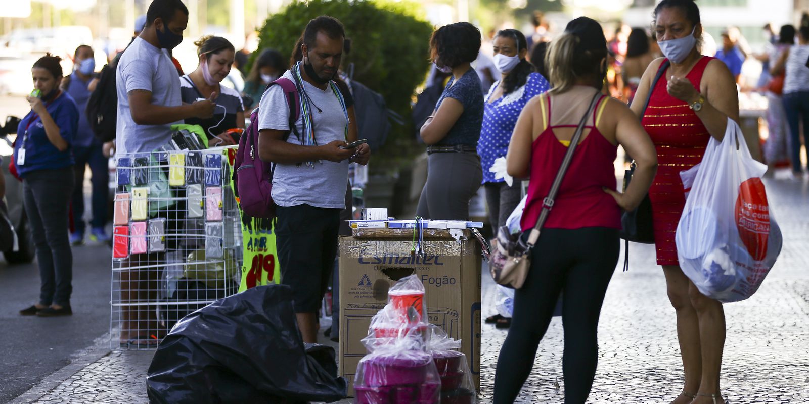 Privado: Estudo mostra alta da pobreza em regiões metropolitanas