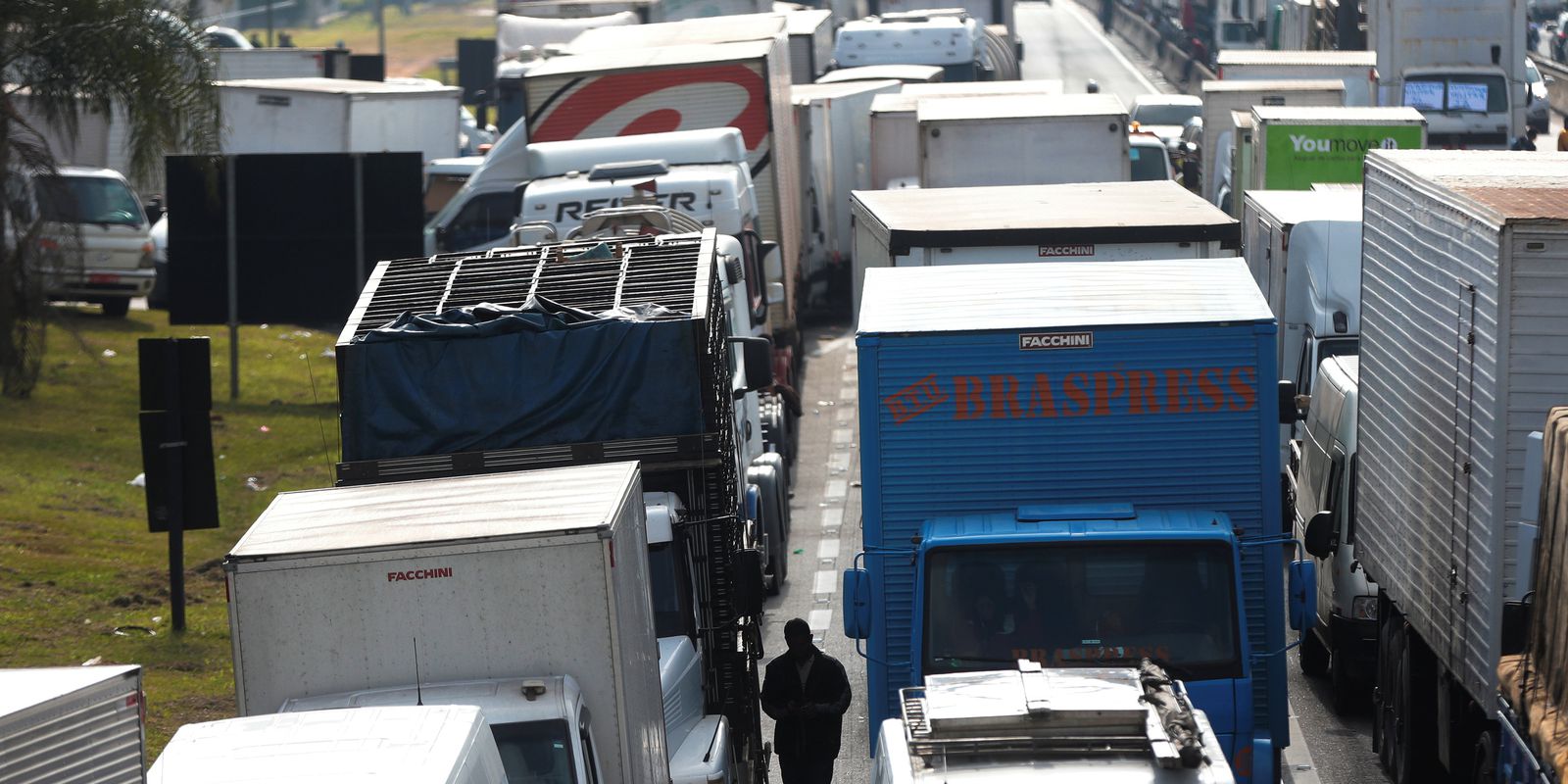 Privado: Transportadores rodoviários de carga não precisarão renovar registro