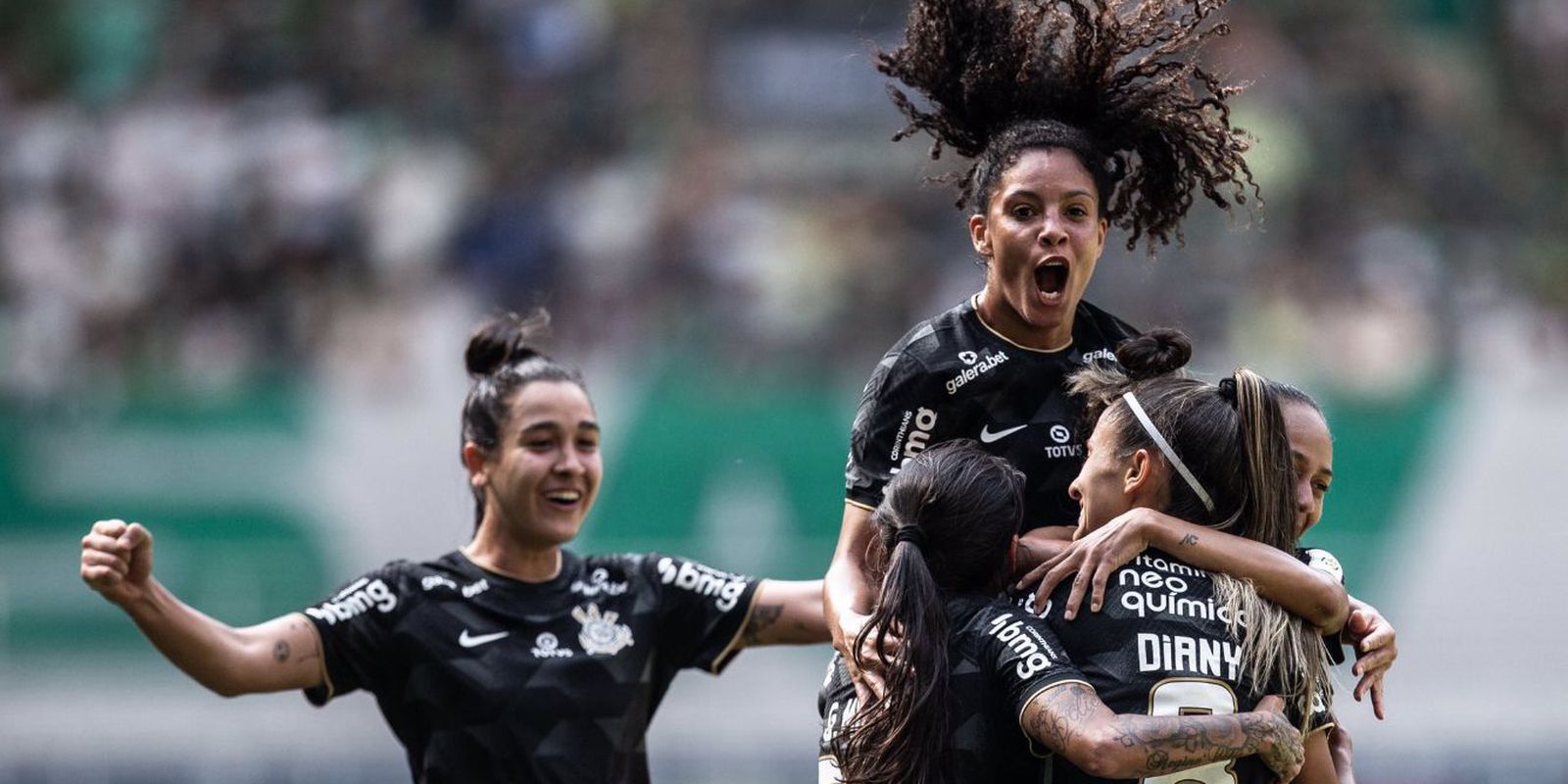 Privado: Corinthians goleia Palmeiras e vai à final