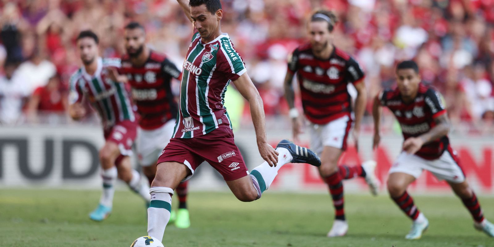 Privado: Fluminense bate Flamengo e dorme na vice-liderança do Brasileiro