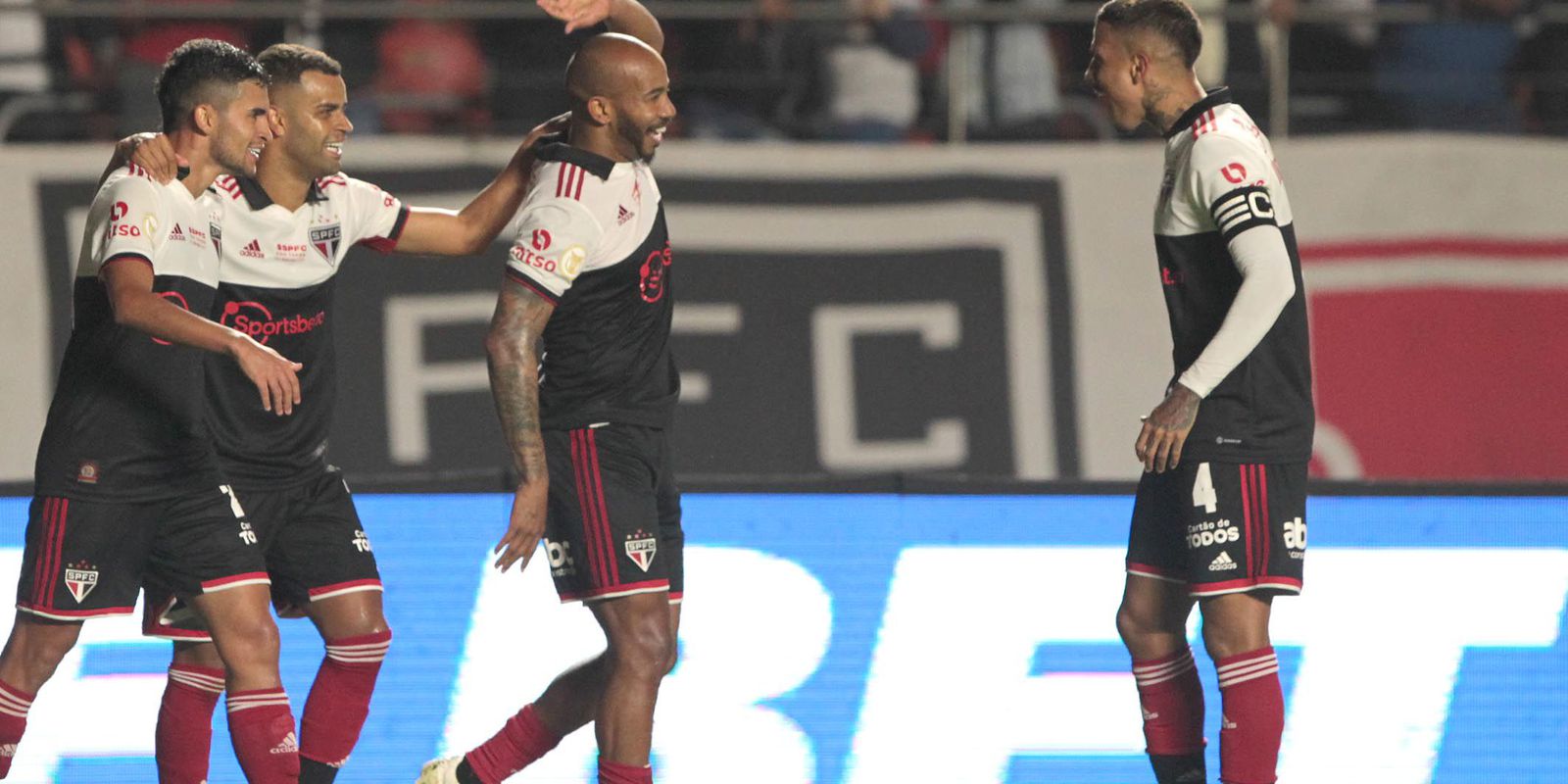 Privado: Brasileiro: São Paulo goleia Avaí por 4 a 0 no Morumbi