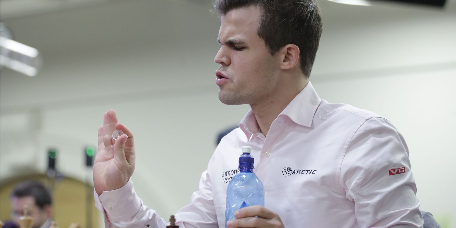 Privado: Campeão mundial de xadrez alega que rival trapaceou mais do que admite