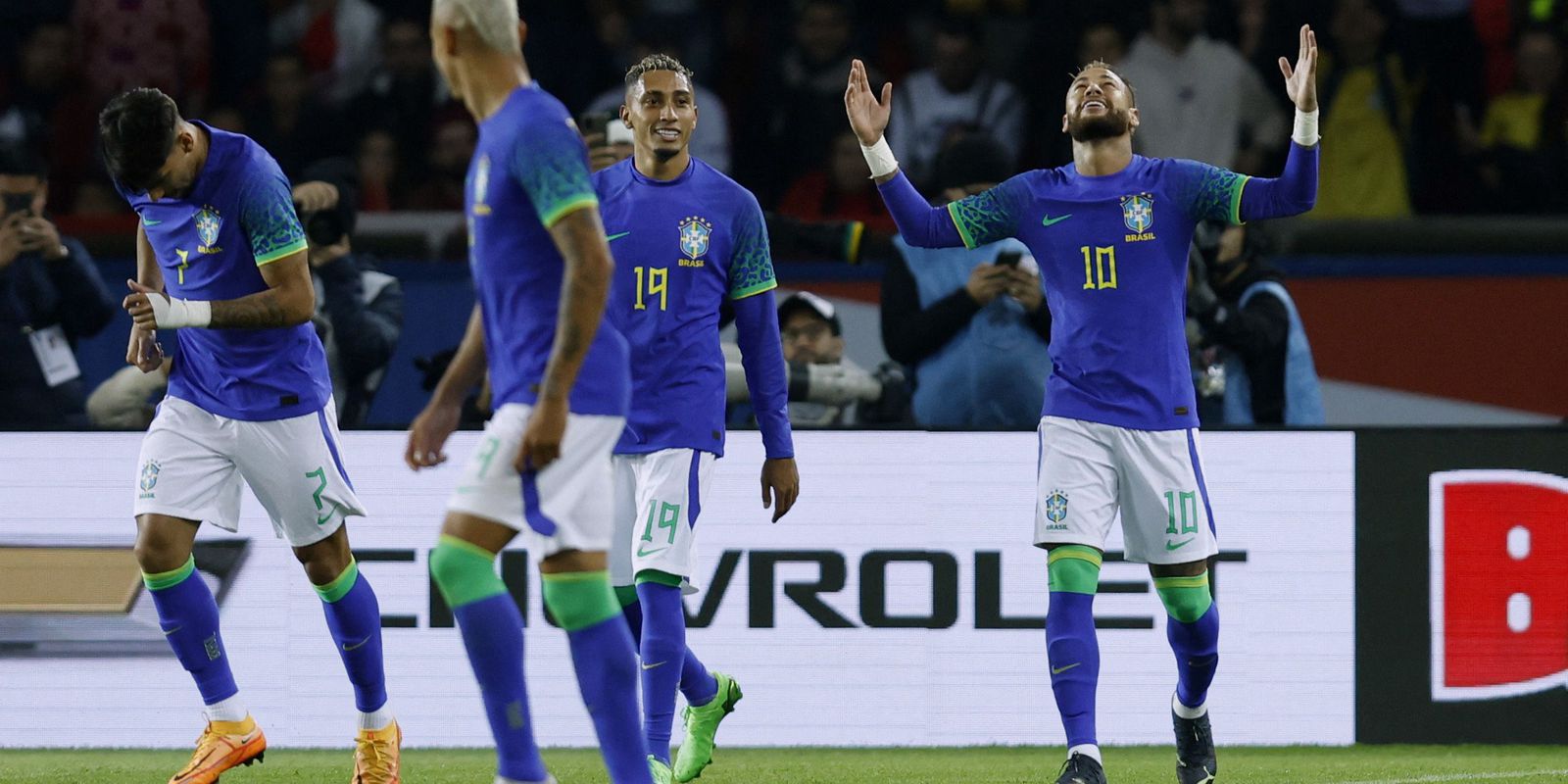 Privado: Brasil segue na liderança no ranking da Fifa, e Itália passa Espanha