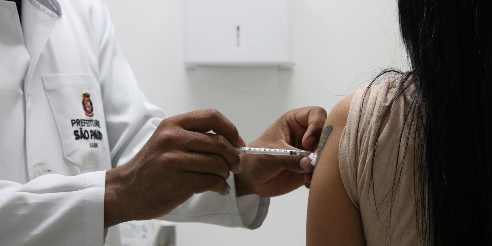 Privado: Covid-19: dose de reforço de vacina diferente protege mais, diz estudo